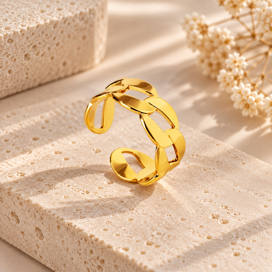 The Solenne Link Ring